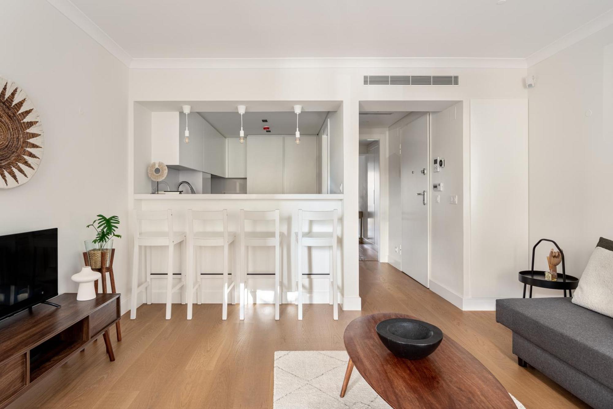 Cosy 1-br Belem With Parking & Ac By Host For Us